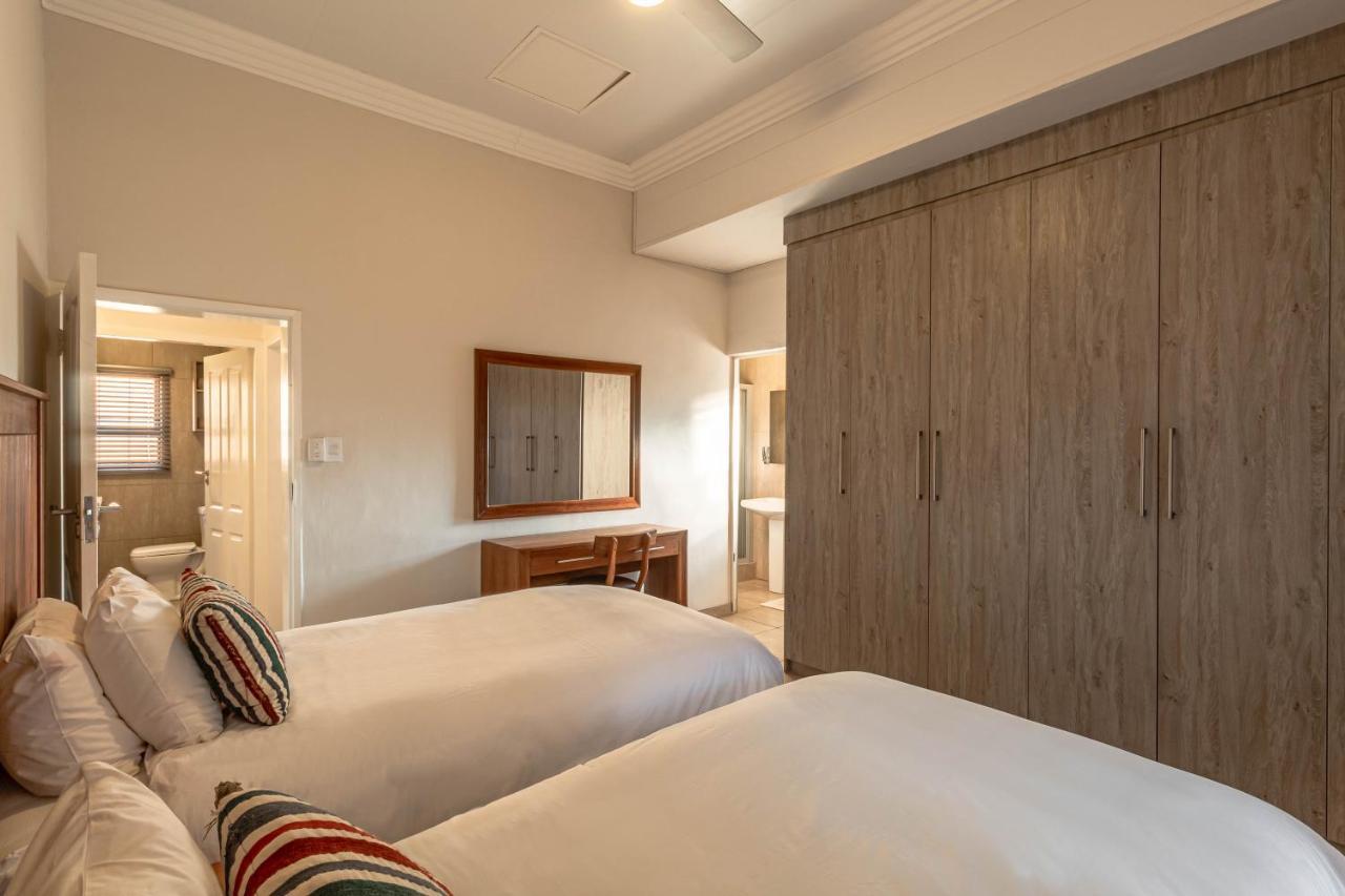 Camelot Guest House & Apartments Potchefstroom Exterior photo