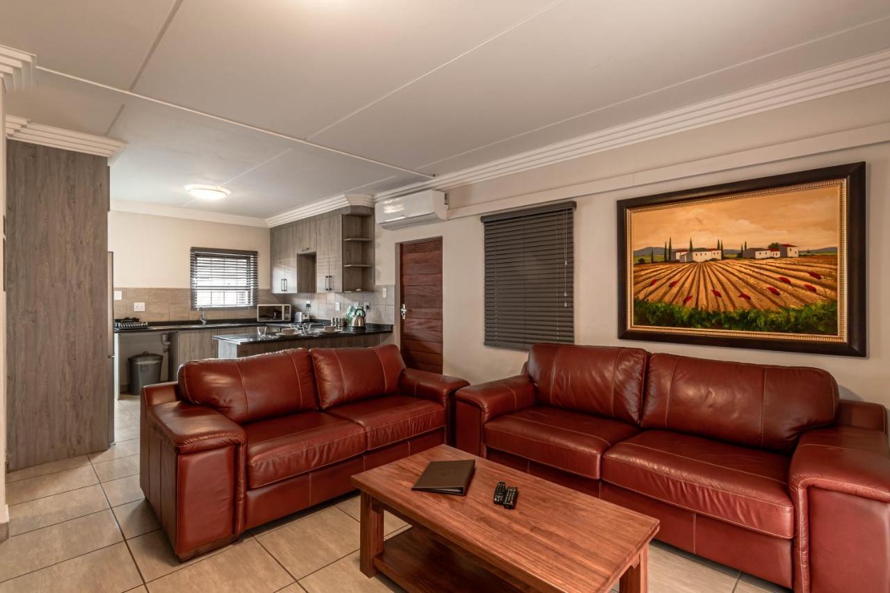 Camelot Guest House & Apartments Potchefstroom Exterior photo