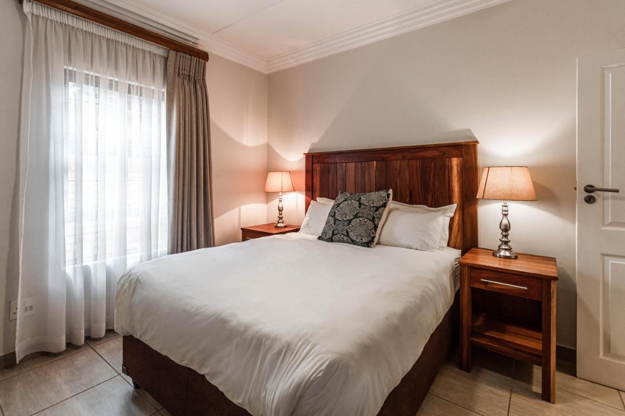 Camelot Guest House & Apartments Potchefstroom Exterior photo