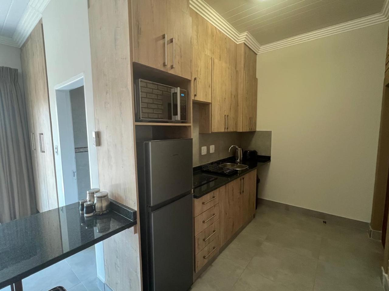 Camelot Guest House & Apartments Potchefstroom Exterior photo